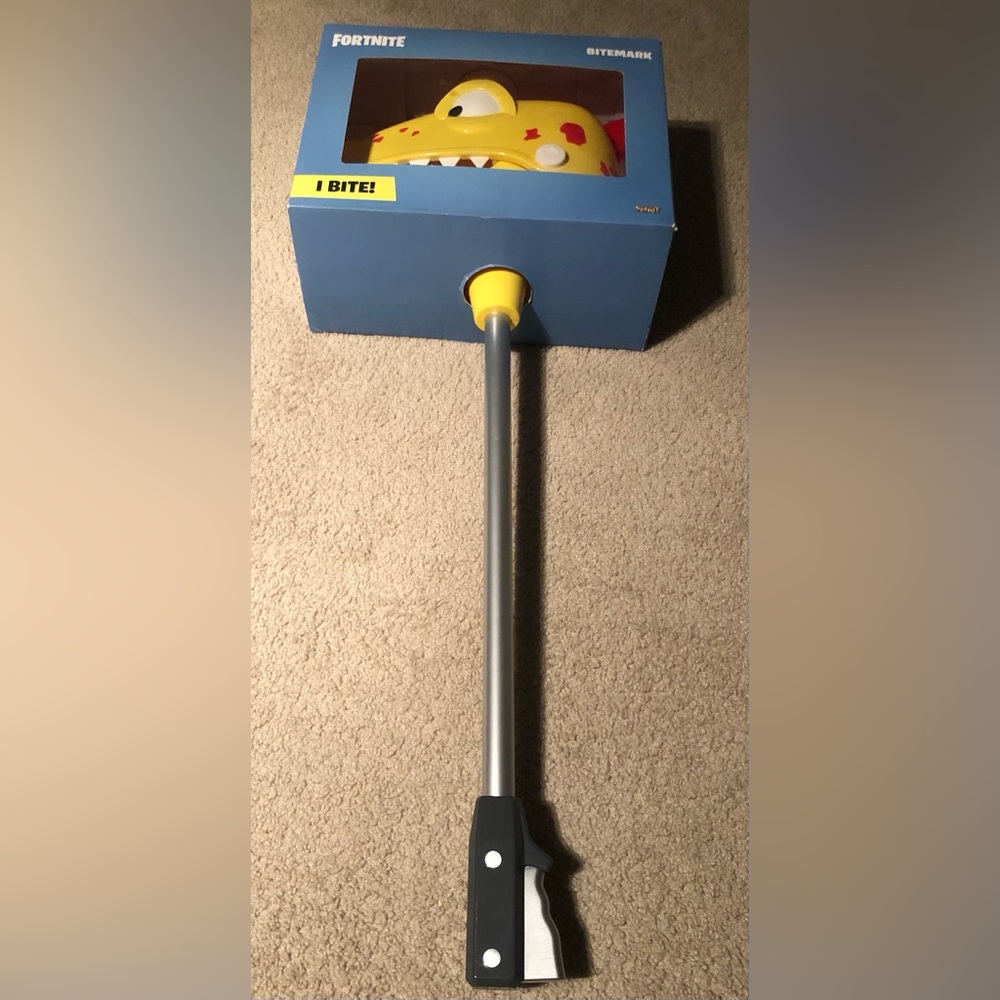 Fortnite Bitemark Pickaxe - Picture 2 of 2